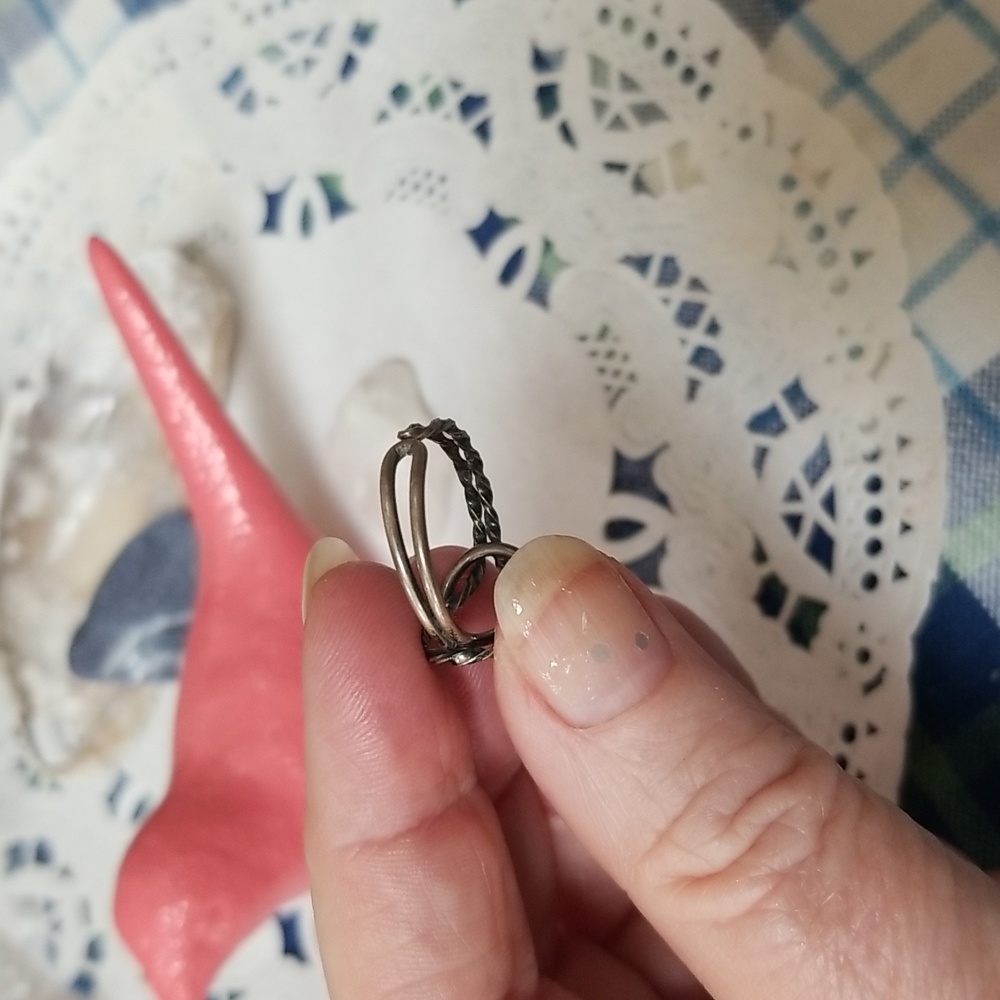 🌚LOVE KNOT RING - Picture 5 of 7